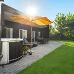 3 Bedroom Cozy In